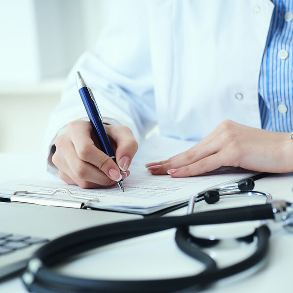 Motivbild Gesundheitsberichte [Foto: ©cameravit - stock.adobe.com]